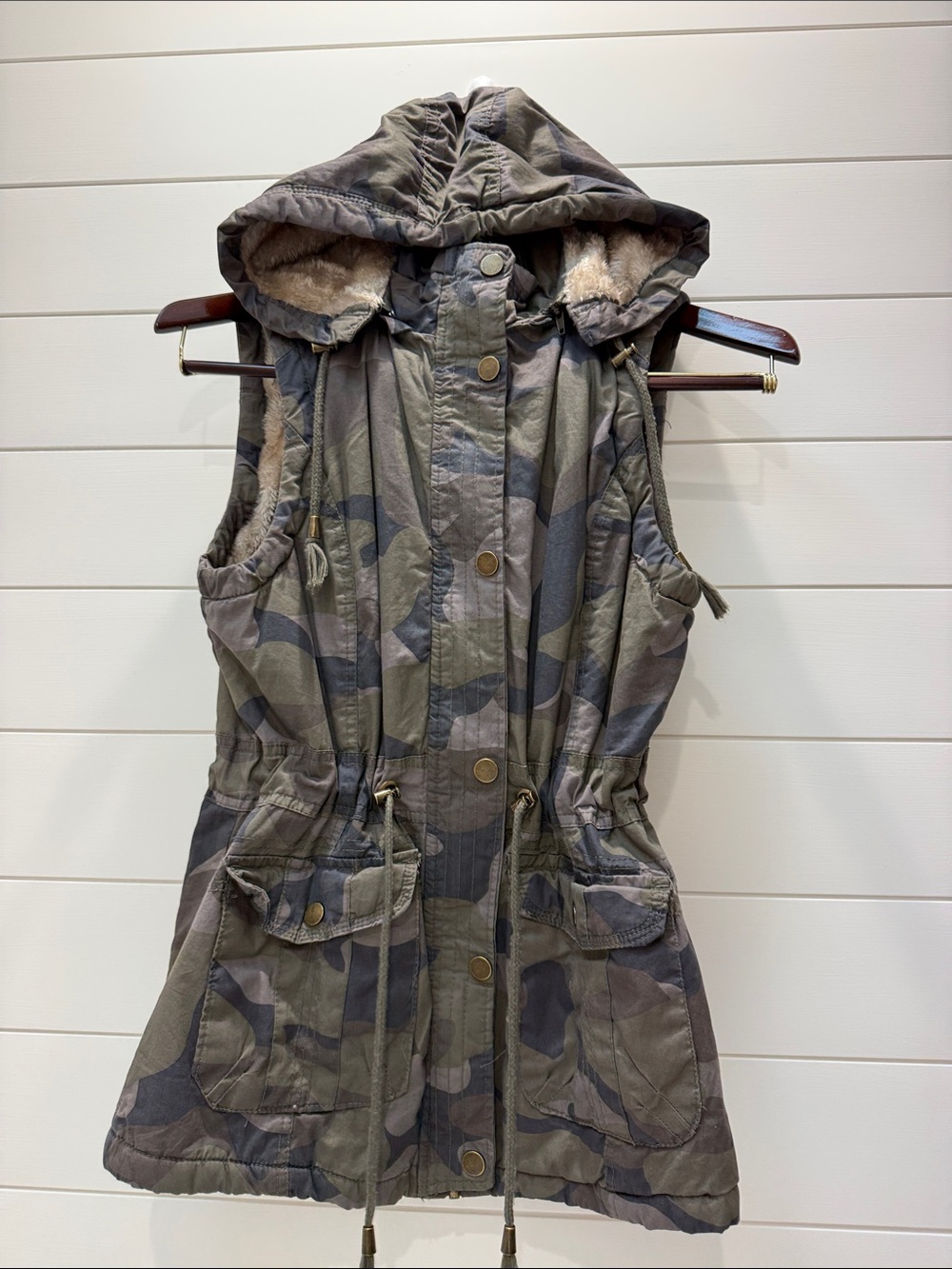 Sleeveless Hooded Camo Utility Vest - Olive
